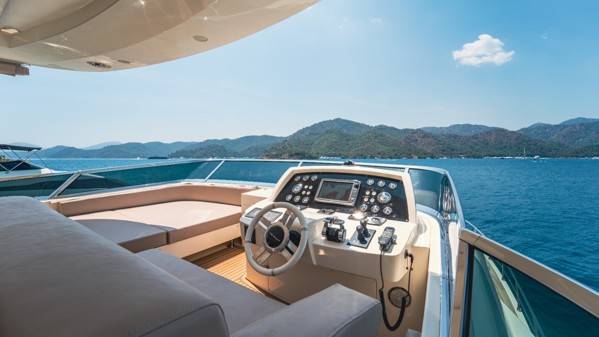 2013 AZIMUT 84 FLYBRIDGE