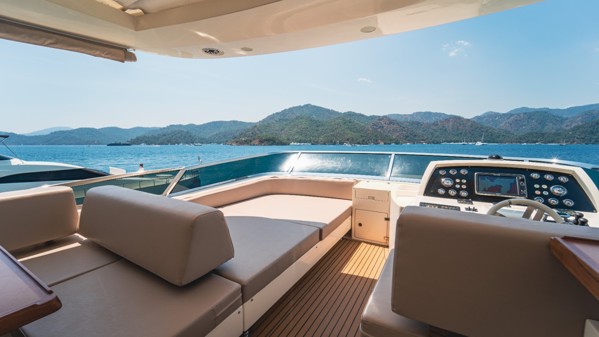 2013 AZIMUT 84 FLYBRIDGE