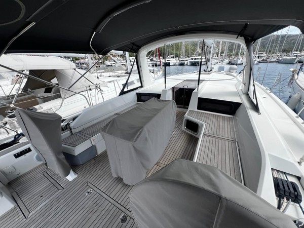 2021 BENETEAU OCEANIS 51.1