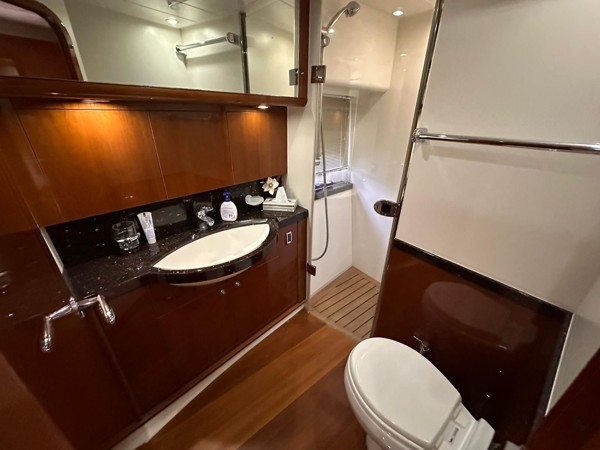 2007 PRINCESS 67