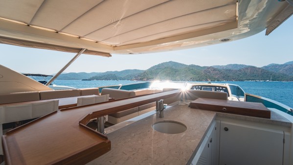 2013 AZIMUT 84 FLYBRIDGE