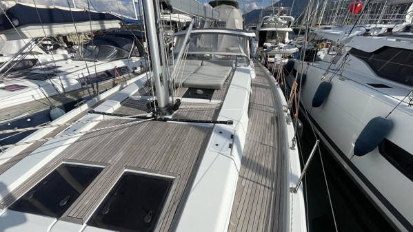 2021 HANSE 548