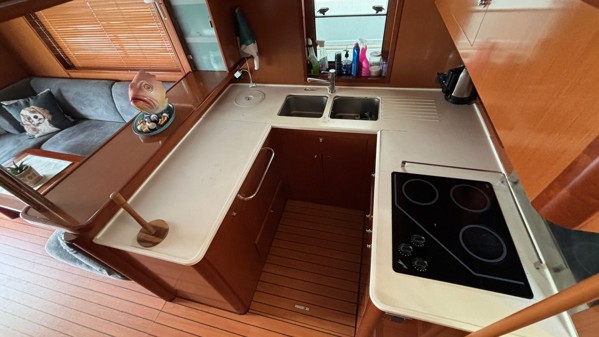 2011 BENETEAU SWIFT TRAWLER 52