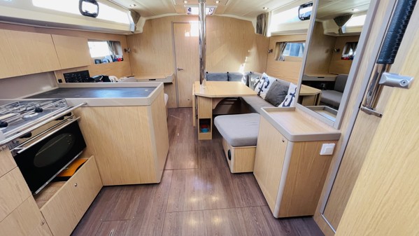 2018 BENETEAU OCEANIS 41.1