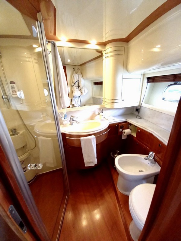 2006 FERRETTI 830