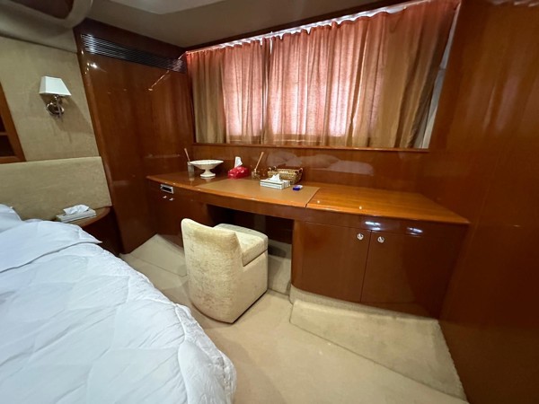 2007 PRINCESS 67