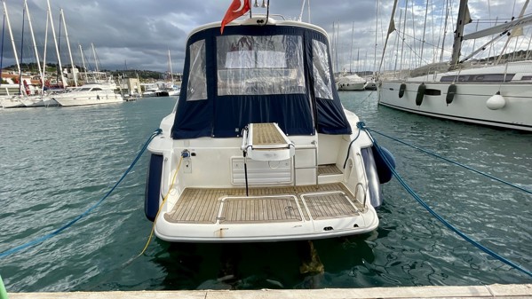 2005 FAIRLINE TARGA 34