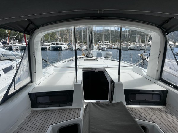 2021 BENETEAU OCEANIS 51.1