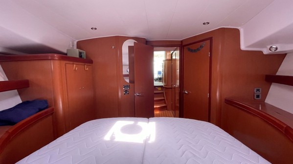 2010 BENETEAU SWIFT TRAWLER 42