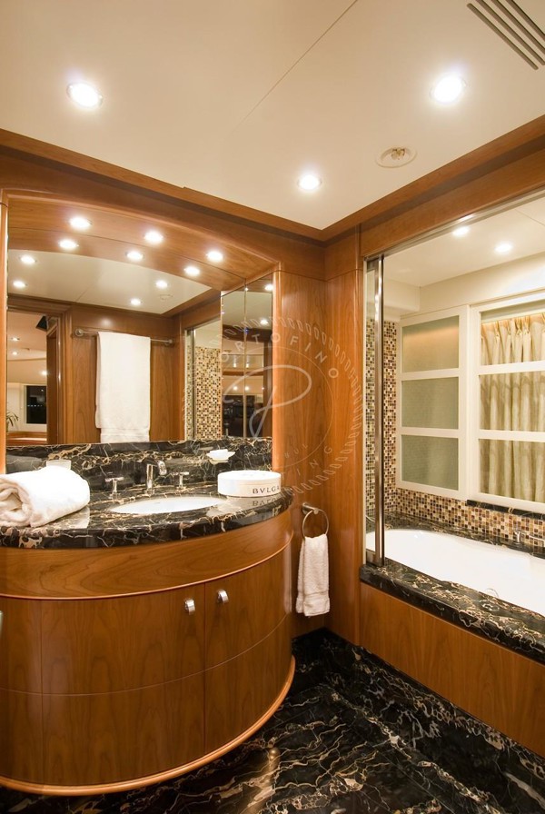 2007 | 2017 BENETTI VISION 145
