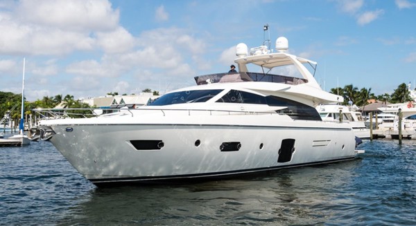 2013 FERRETTI 720 FLY