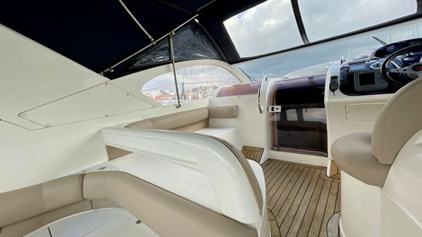 2005 FAIRLINE TARGA 34