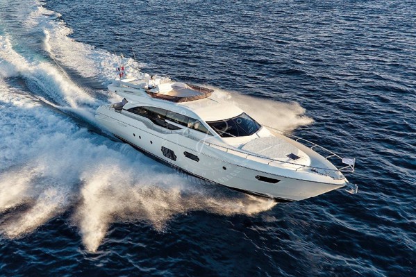 2013 FERRETTI 690