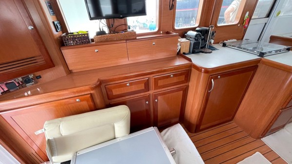 2010 BENETEAU SWIFT TRAWLER 42