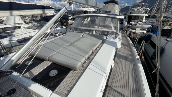 2021 HANSE 548