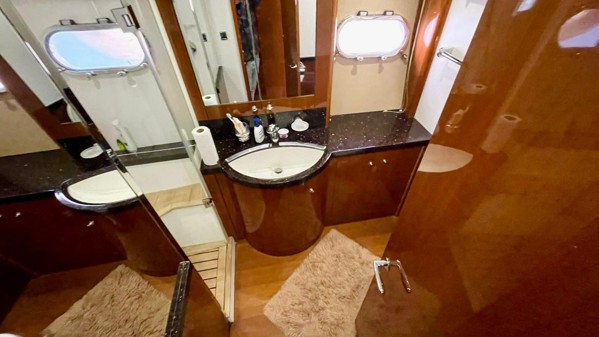 2007 PRINCESS 67 