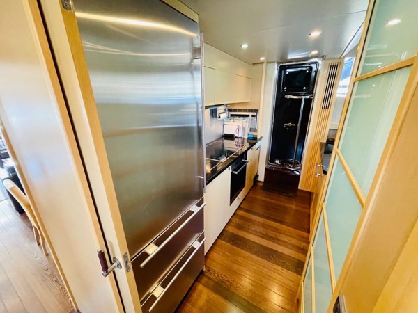 2010 PRINCESS 85