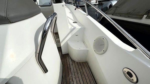 2013 BENETEAU FLYER 850 SUN DECK