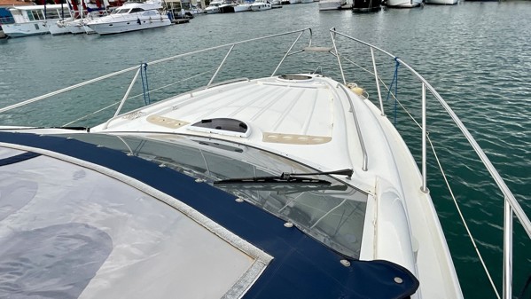 2005 FAIRLINE TARGA 34