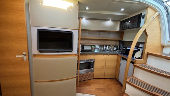 2011 FAIRLINE TARGA 44 