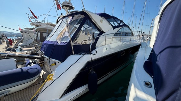 2011 FAIRLINE TARGA 44 