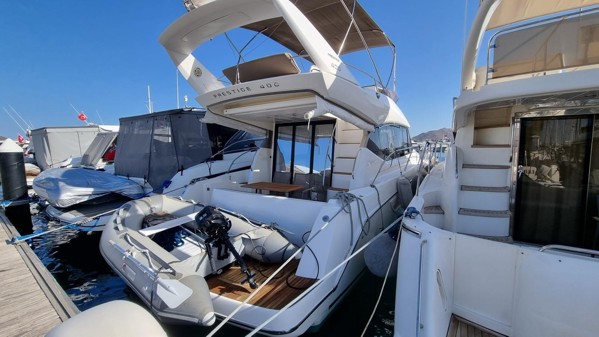 2011 PRESTIGE 400 FLY