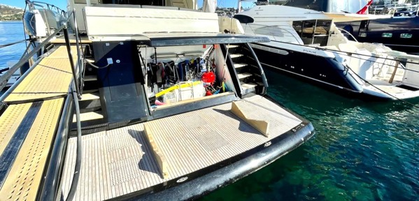 2005/2017 SUNSEEKER 105 YACHT