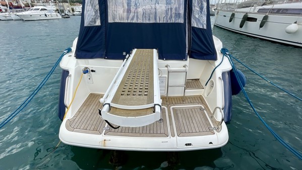 2005 FAIRLINE TARGA 34