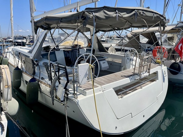 2018 BENETEAU OCEANIS 45