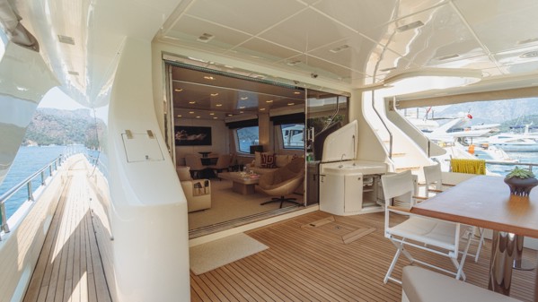 2013 AZIMUT 84 FLYBRIDGE