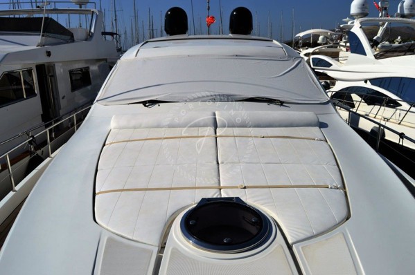 2009 PERSHING 64