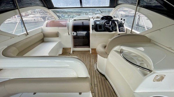 2005 FAIRLINE TARGA 34