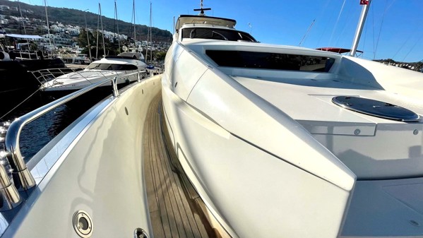 2005/2017 SUNSEEKER 105 YACHT