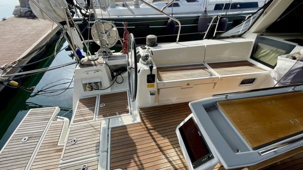 2015 BENETEAU OCEANIS 45