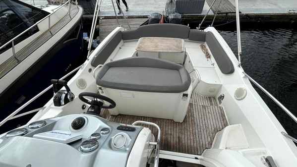 2013 BENETEAU FLYER 850 SUN DECK