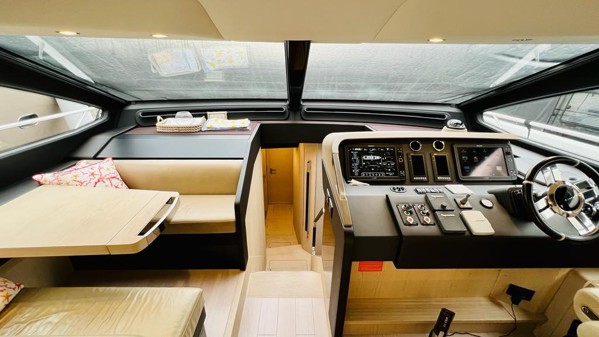 2017 AZIMUT 72 FLY