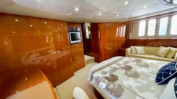 2007 PRINCESS 67 