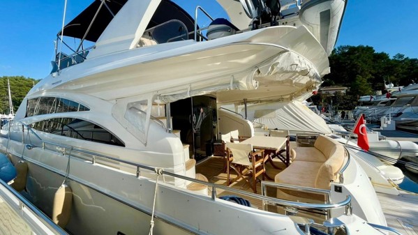 2007 PRINCESS 67 