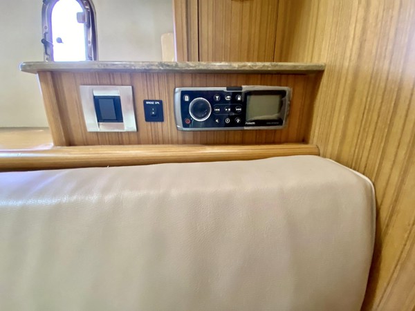 2007 CRUISER YACHTS 390 SPORT COUPE