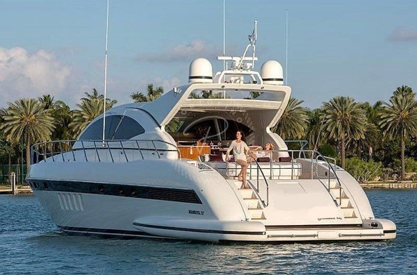 2001 | 2015 MANGUSTA 72