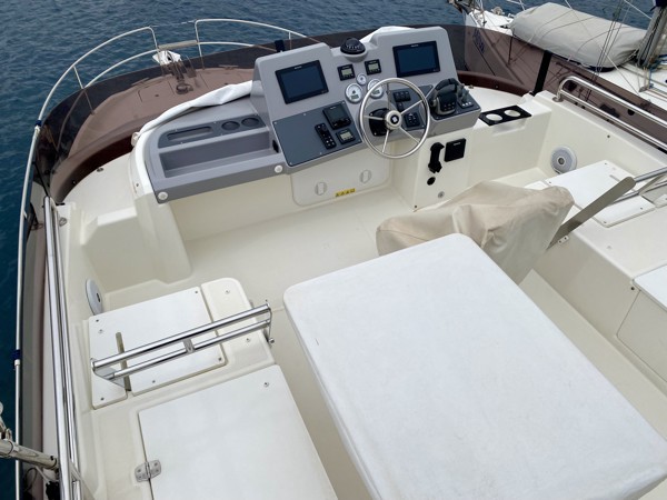 2021 BENETEAU SWIFT TRAWLER 41- DOCKMATE 