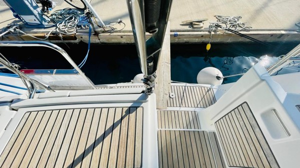 2010 BENETEAU OCEANIS 54