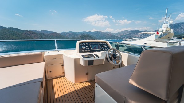 2013 AZIMUT 84 FLYBRIDGE