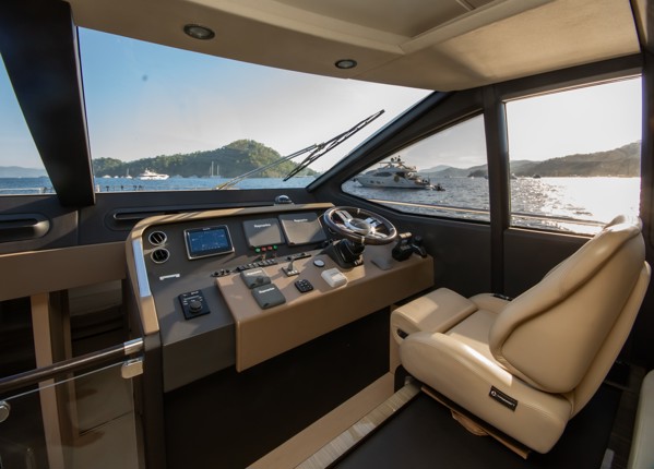 2017 AZIMUT 66 FLY