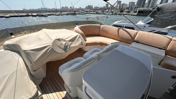 2007 PRINCESS 67