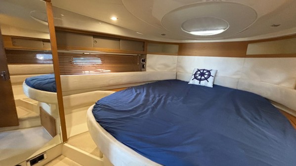 2011 FAIRLINE TARGA 44 