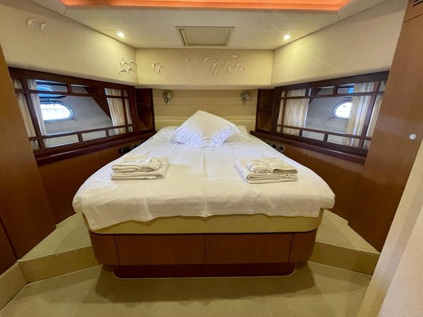 2007 FERRETTI YACHTS 731