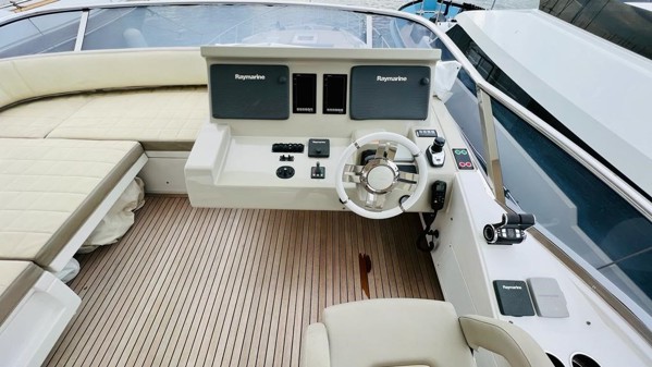 2017 AZIMUT 72 FLY