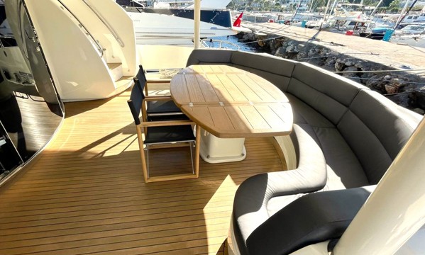 2005/2017 SUNSEEKER 105 YACHT