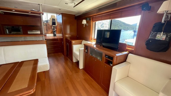 2011 BENETEAU SWIFT TRAWLER 52